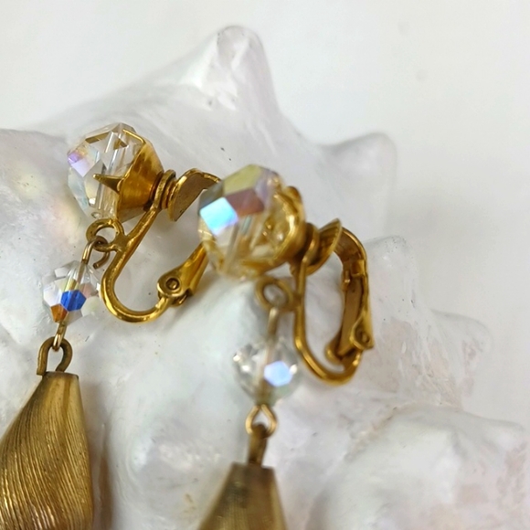 Vintage Style Gold Tone Crystal Like Glamorous Clip-on Earrings - Picture 6 of 10